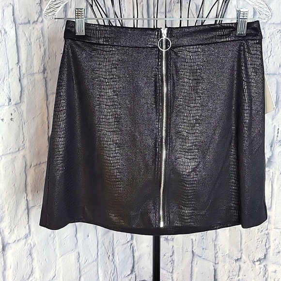 *KENSIE‎ Black Crocodile Print Mini Skirt Size Small - Picture 1 of 6